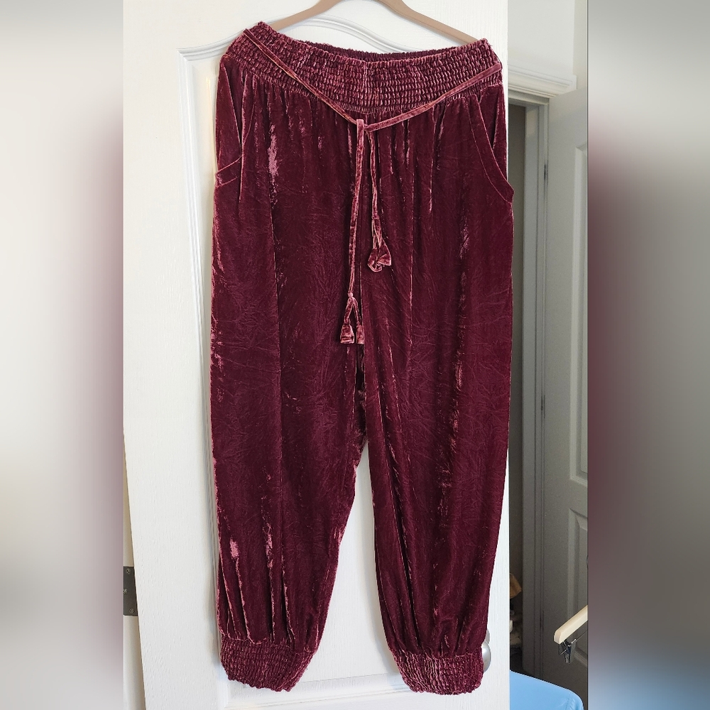 ANTHROPOLOGIE Gloria Soft Velvet Harlem Jogger Pants Burgundy Rare